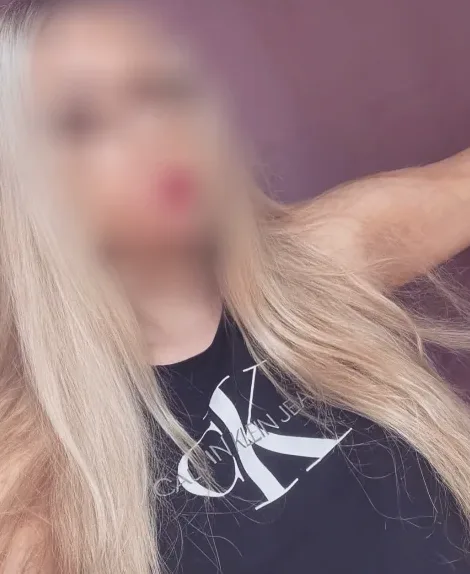 Andrea, 24