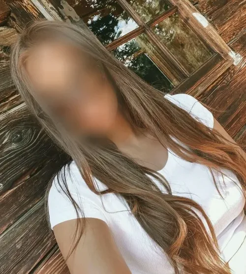 Emily, 27