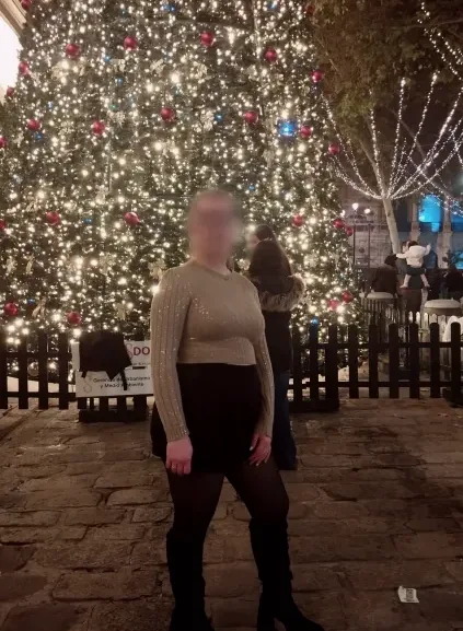 Esra, 23