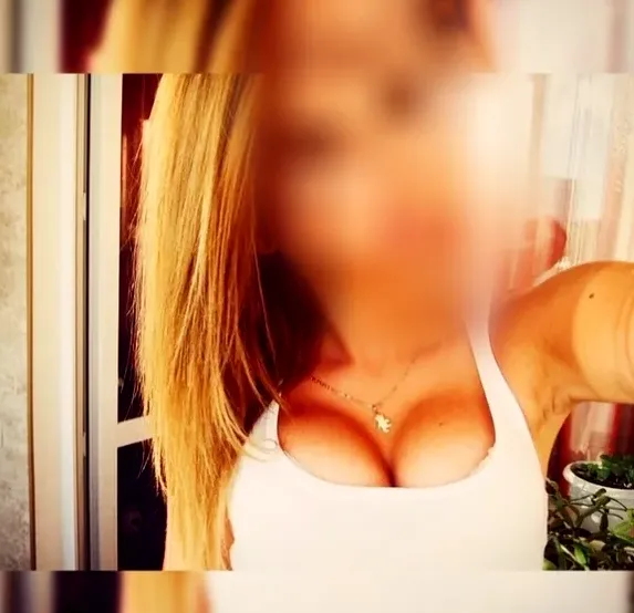 Manuela, 28