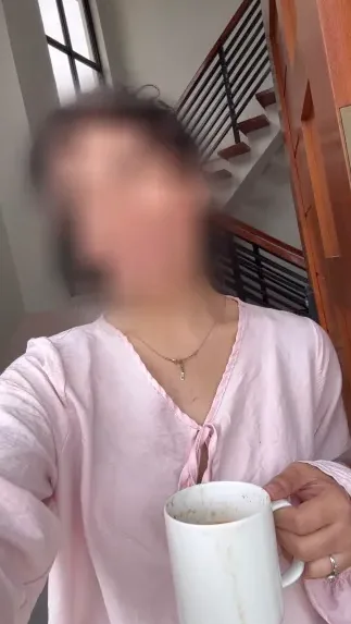 Melina, 30