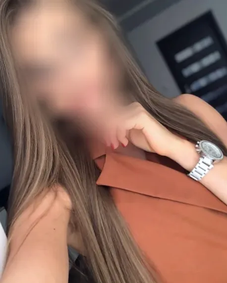 Vivien, 28